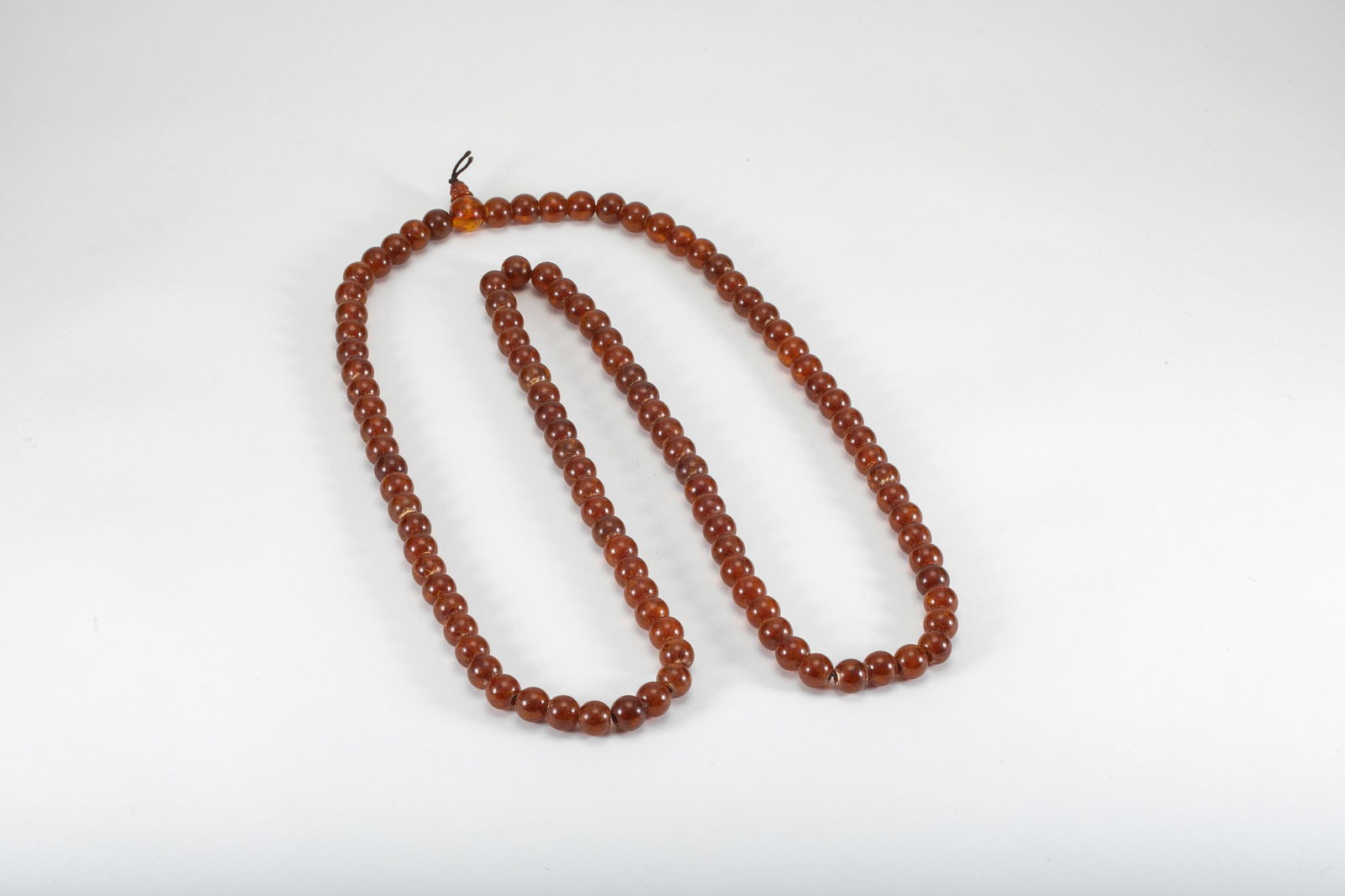 A Qing Dynasty Amber Necklace (1 of 5)