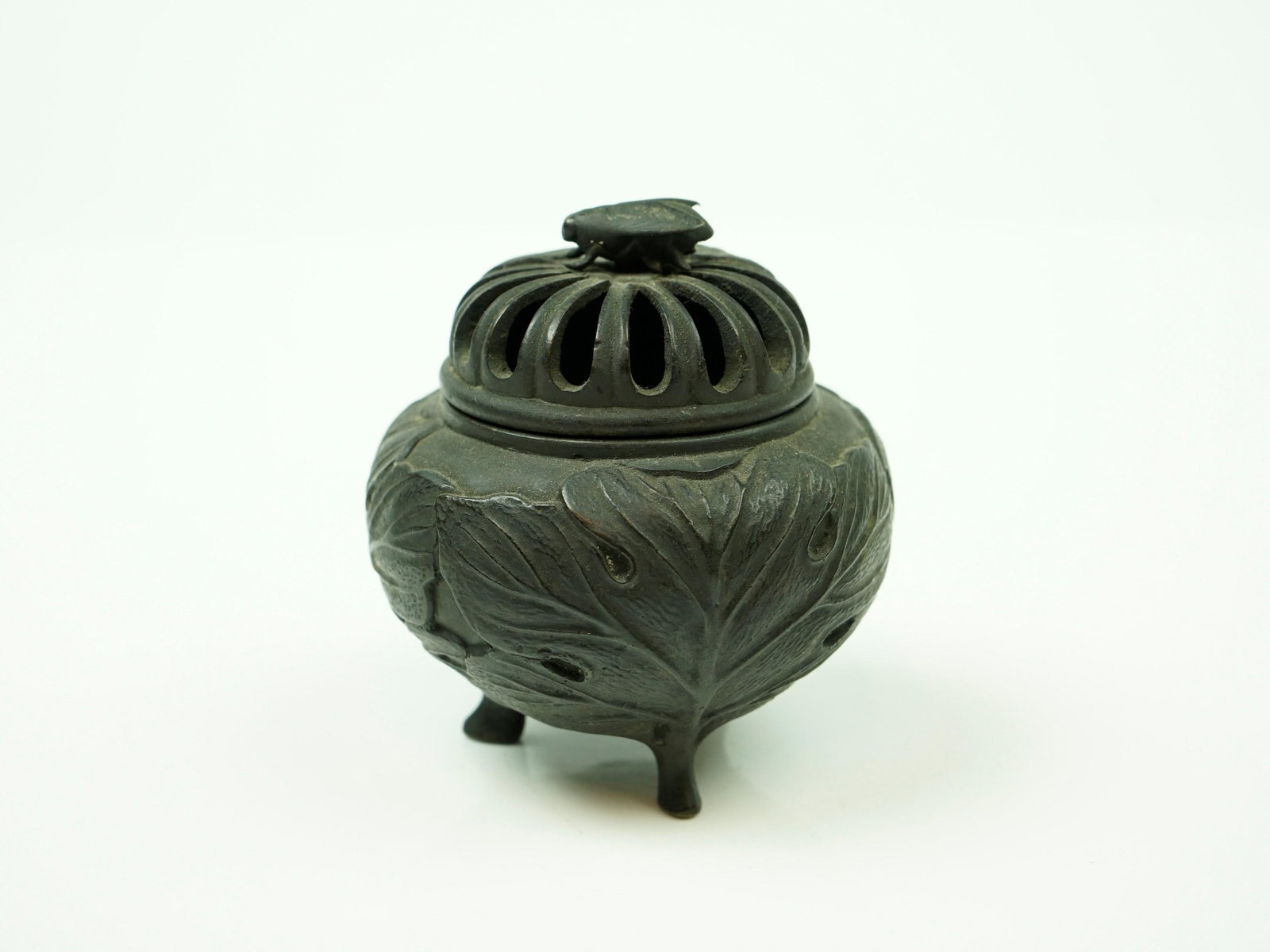JAPANESE MEIJI ERA BRONZE INCENSE BURNER: Origin:Japan Date/Period:19th.c Material:bronze Approximate Size: Height:3 1/4in 8.5cm Additional Information: This lot is a Japanese Meiji era bronze incense burner, representing a valuable antique a