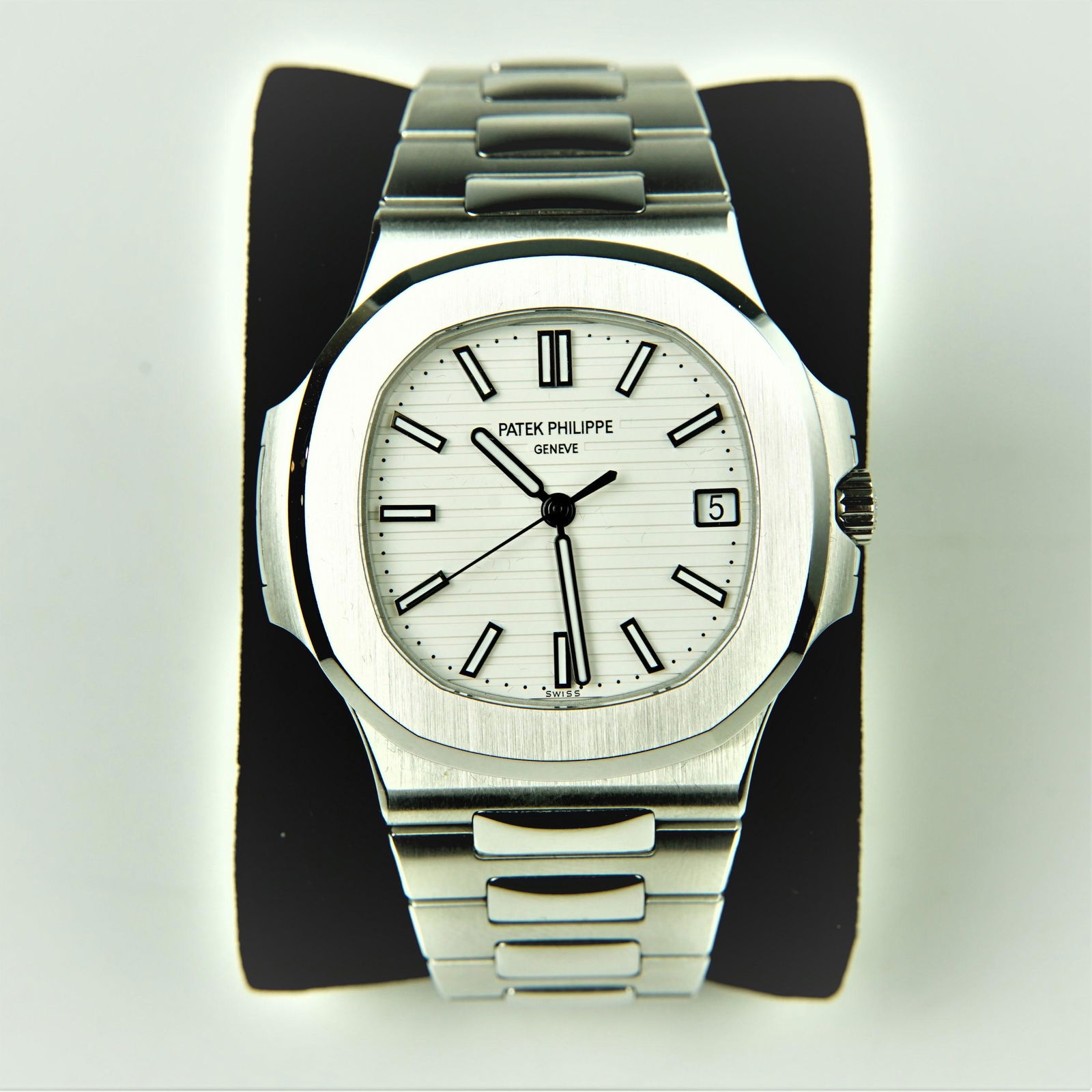 Patek Philippe Nautilus 5711 Stainless Steel White Dial Watch (1 of 14)
