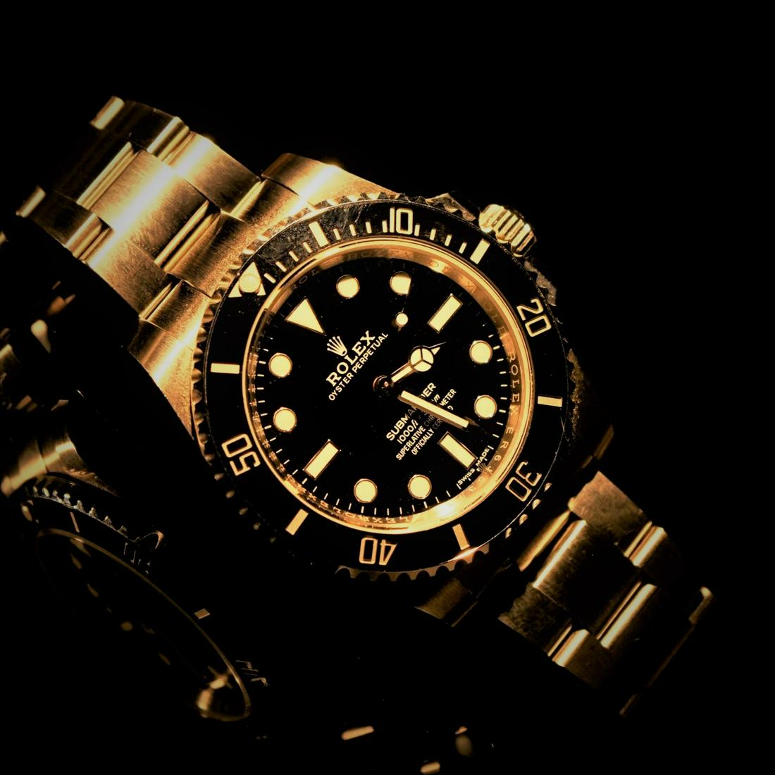 Rolex Oyster Perpetual Submariner 41mm Mens Watch: Origin: Switzerland Approximate Size:41mm Additional Information: This is a pre-owned item that shows signs of previous use, revealing its history of past ownership. The item exhibits visible signs of