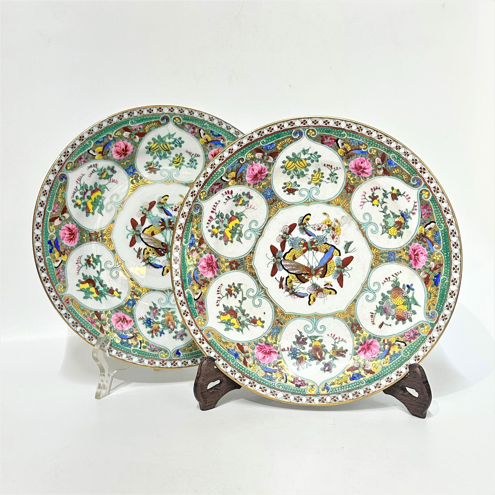 A Pair Of Chinese Export Porcelain Rose Medallion Plates (1 of 6)