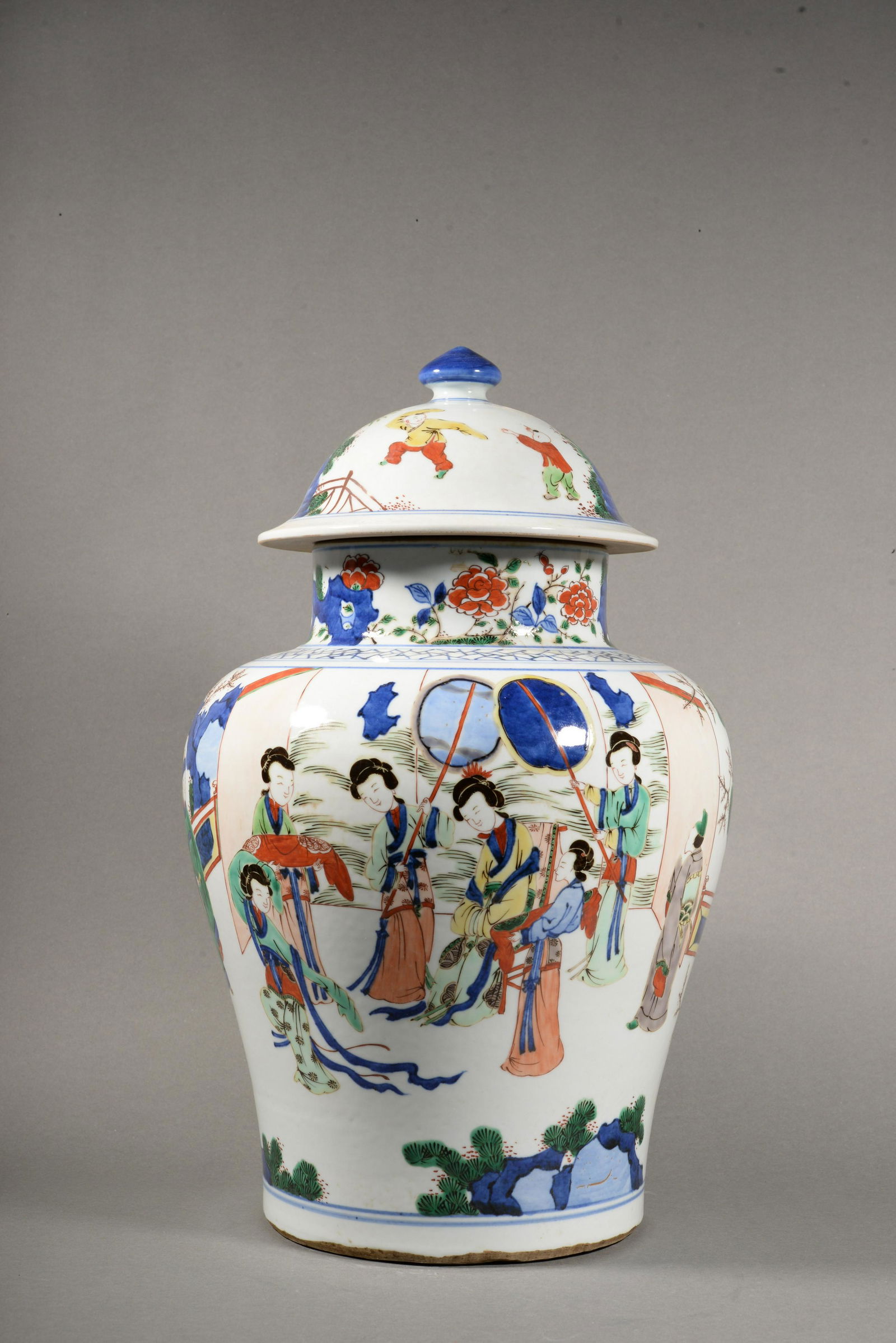 A LARGE WUCAI BALUSTER JAR AND COVER-KANGXI (1 of 11)