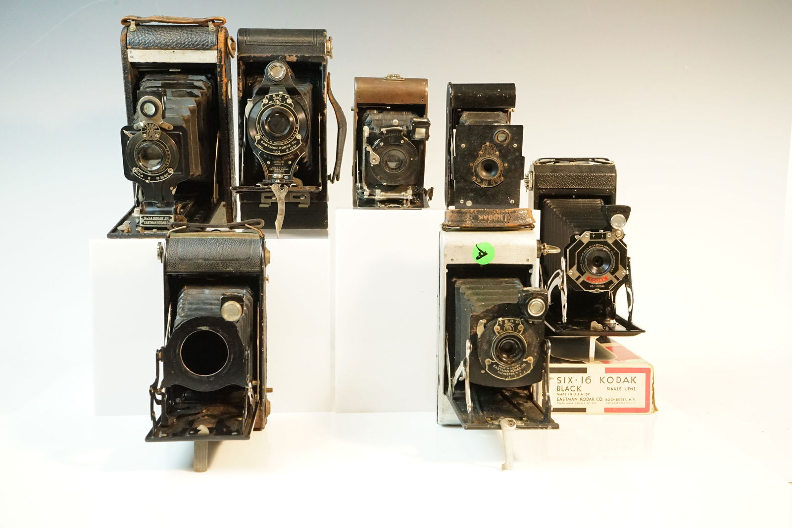 Lot of 7 vintage and antique old school cameras (1 of 3)