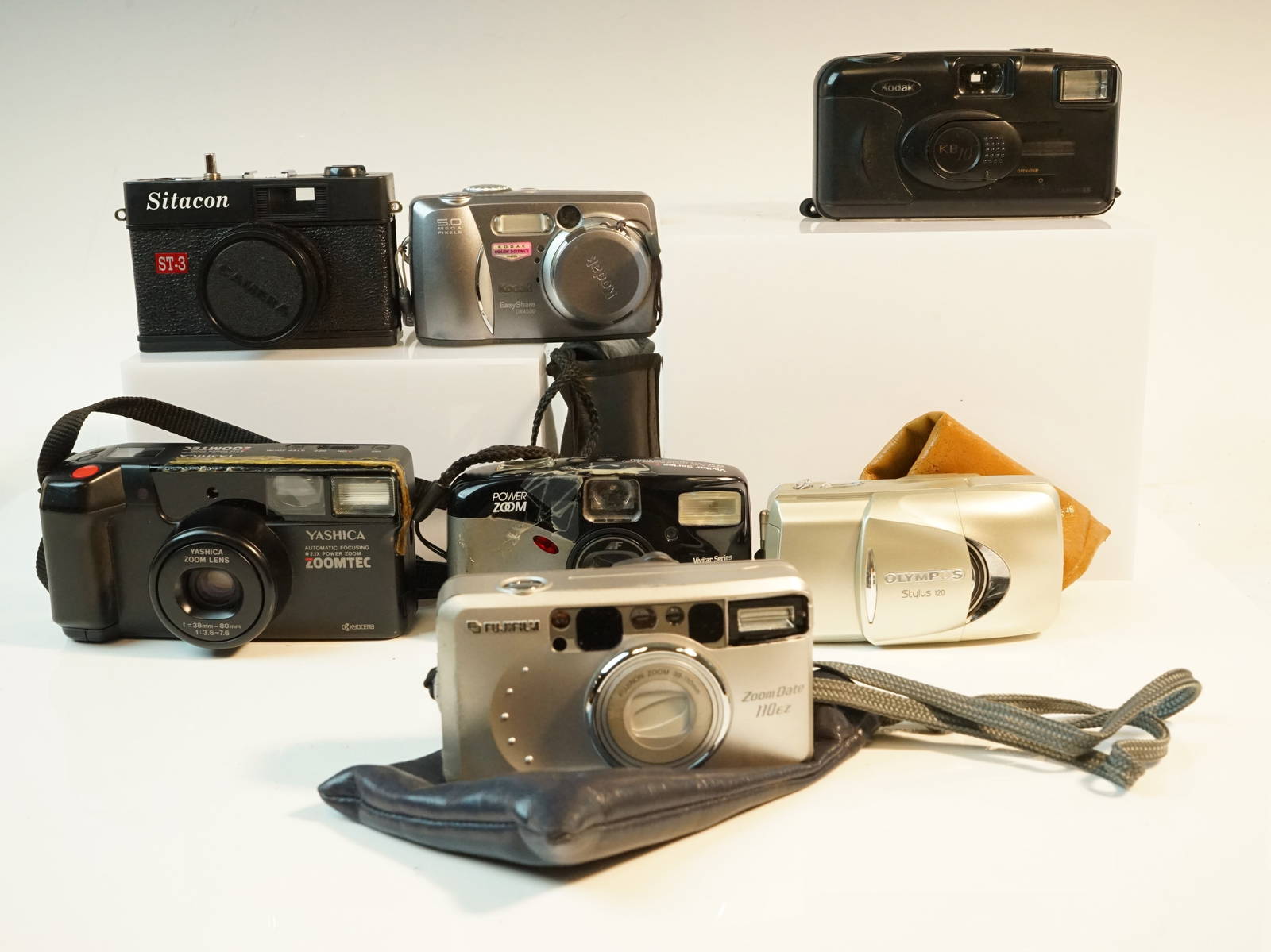 Lot Of 7 Vintage Cameras Auction