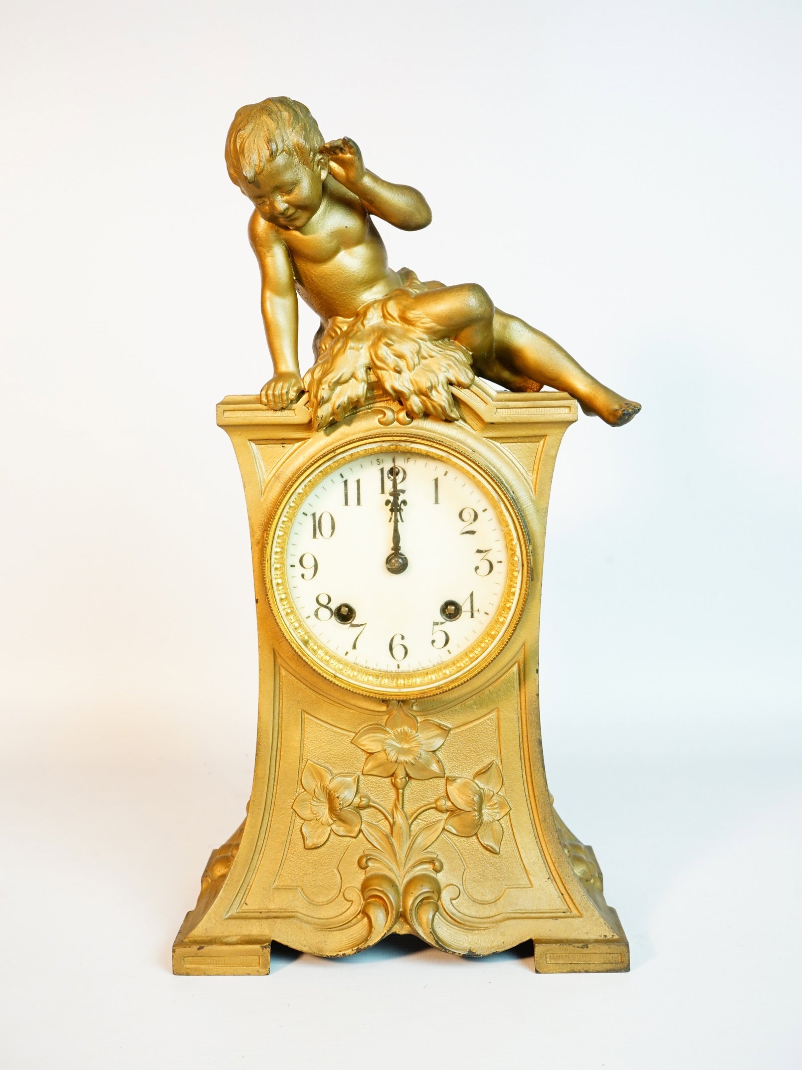 Vintage ansonia figural mantle clock,20th c: Approximate size:15.5x8x5in Shipping: We offer in-house shipping services for most small items. This means that we will take care of packing and shipping the items directly to you. For larger or speci