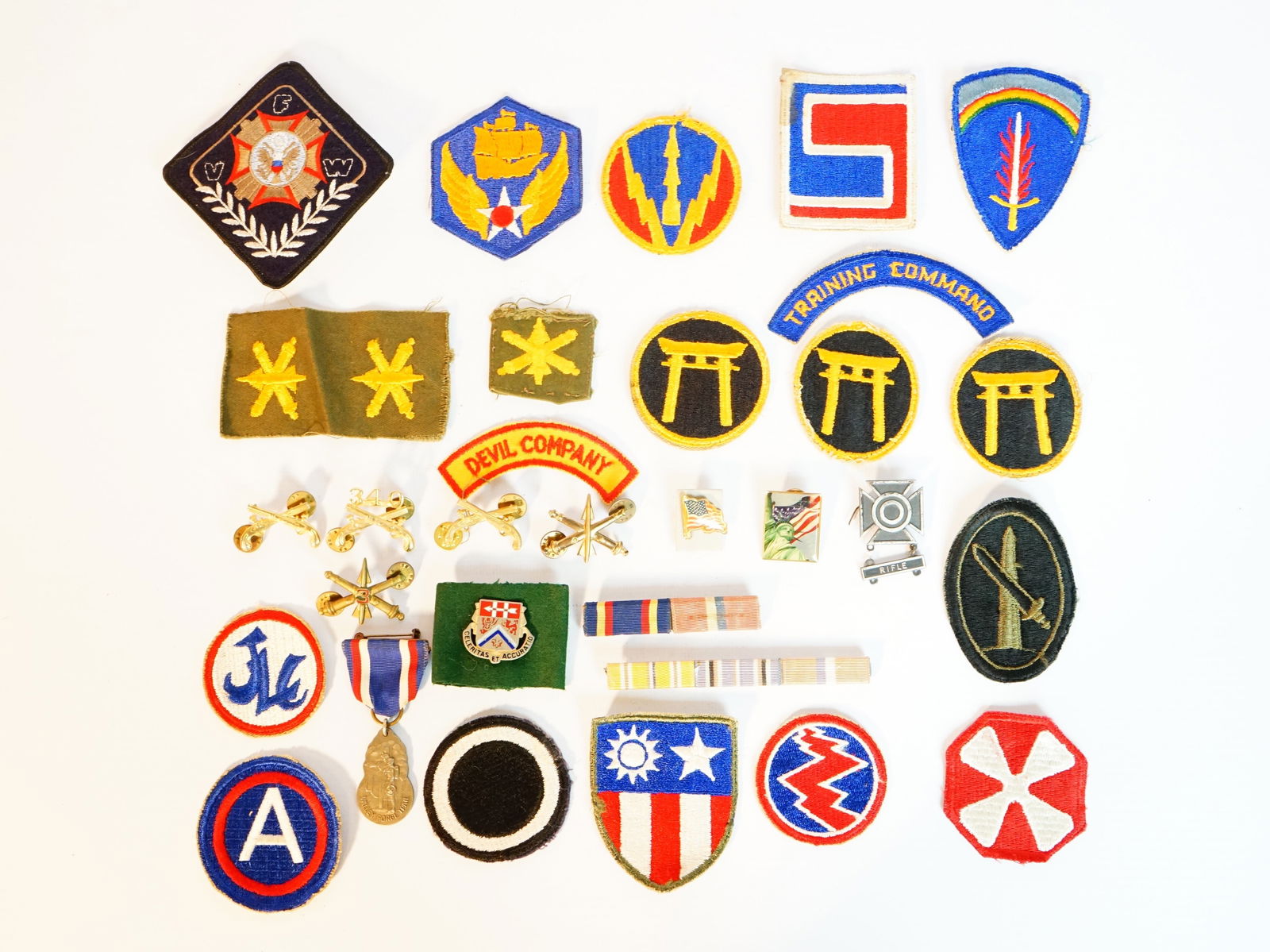 Lot of vintage ww2 army & air force uniform patches (1 of 6)