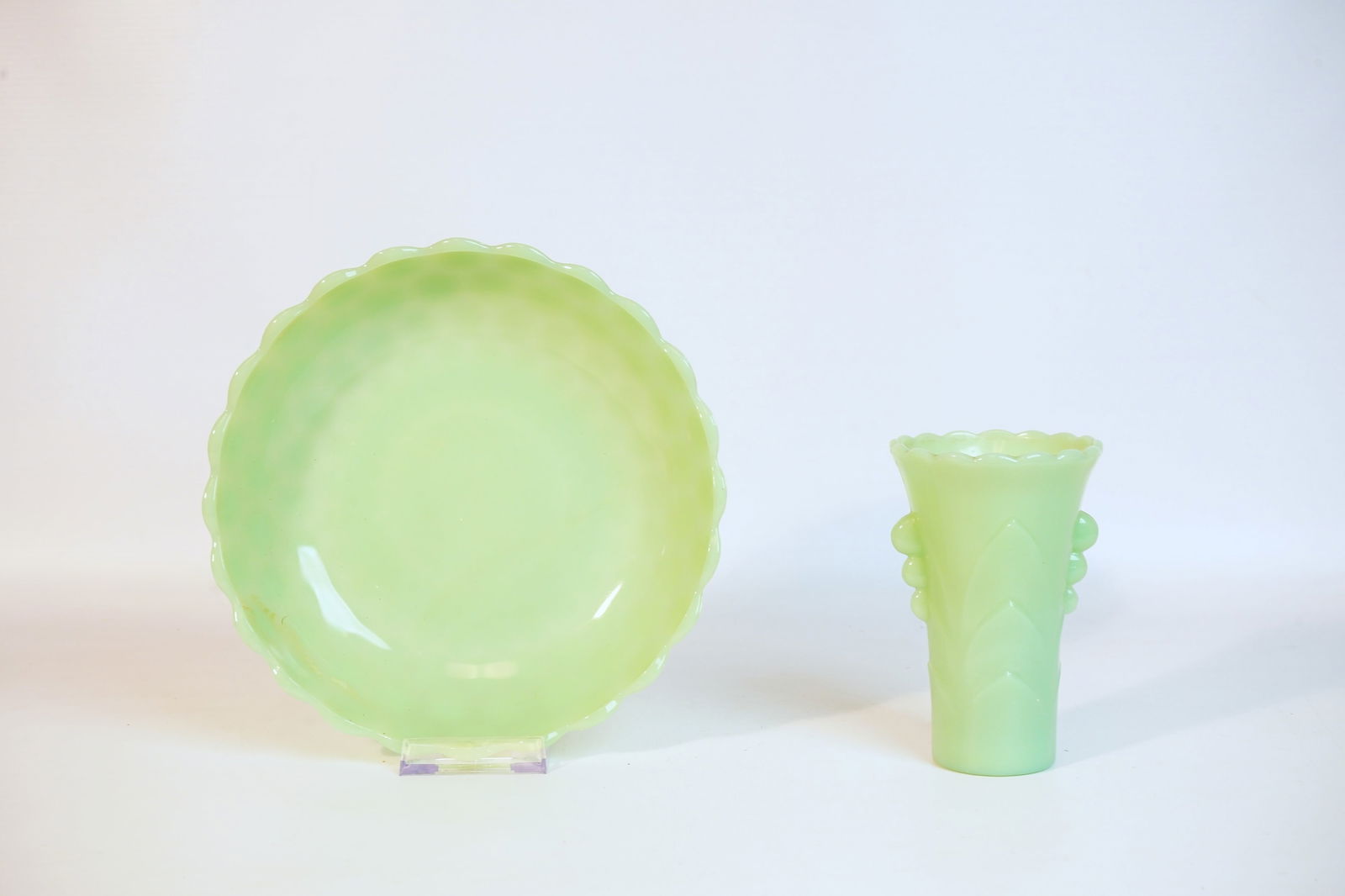 Vintage Jadeite Anchor Hocking Fire King Art Deco Flower Plate and Vase (1 of 4)
