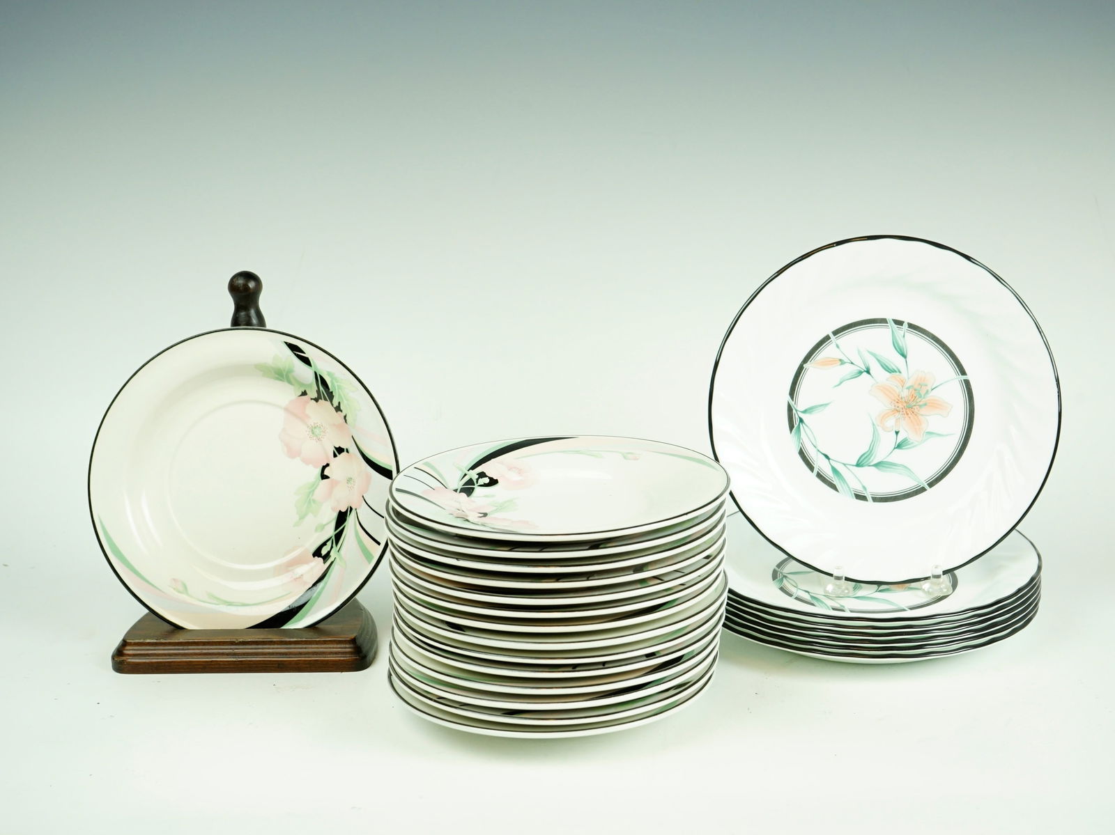 Vintage Corelle By Corning Tiger Lily &Salad Plate Jolie By Sango(22Pc): Approximate size:Diameter of CORELLE:7in by 7pc Diameter of SANGO:6.5in by 15pc Shipping: We offer in-house shipping services for most small items. This means that we will take care of packing and shi