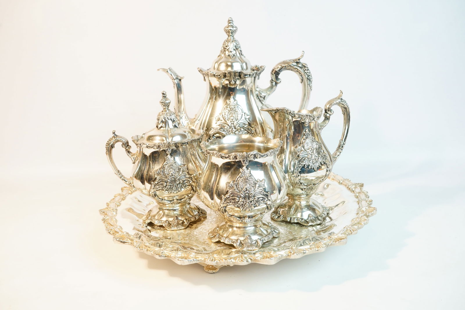 Wallace 'Christopher Wren' Silver-Plated Tea Set with Tray,20th c (1 of 9)