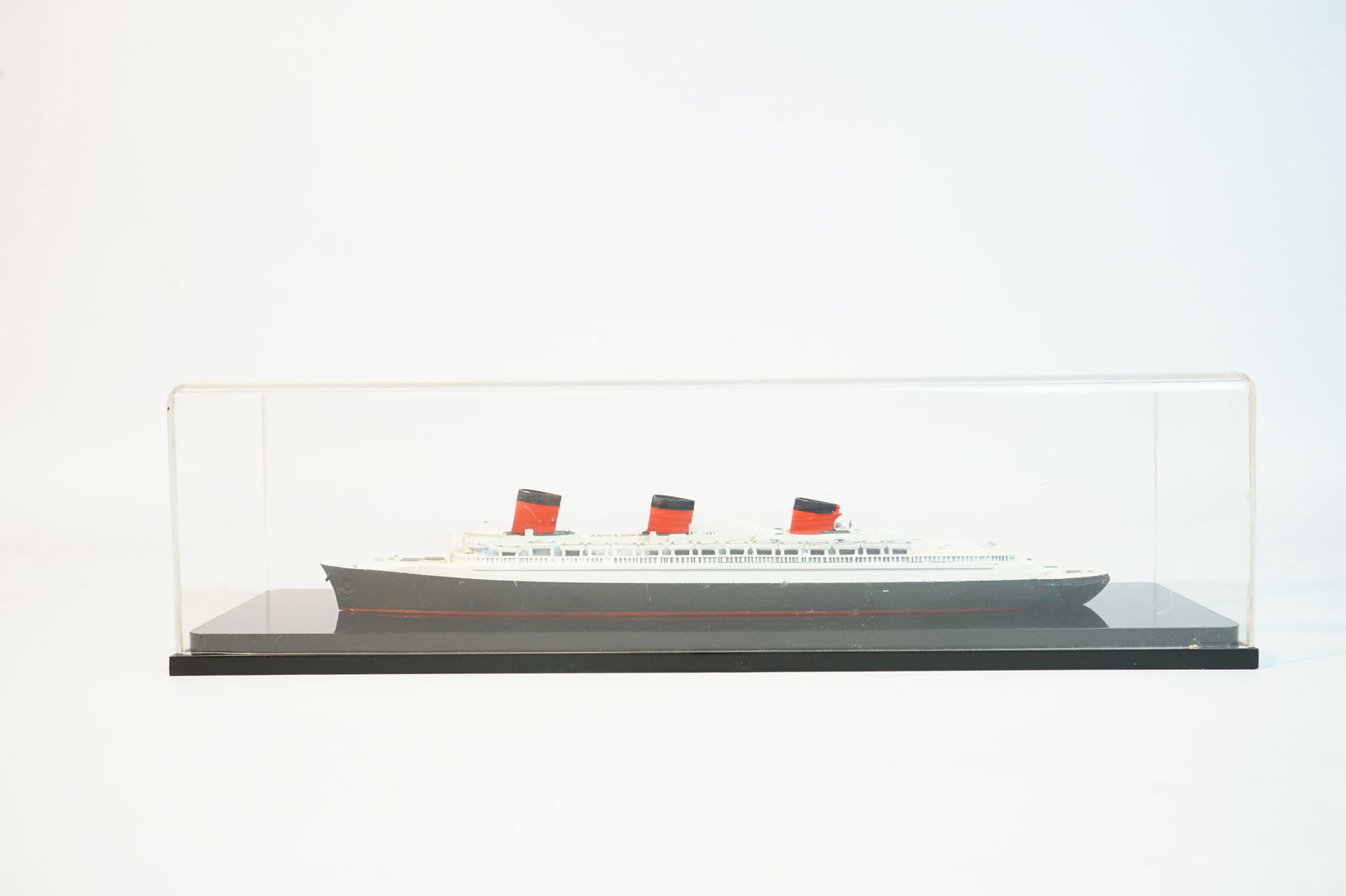 Vintage Mercator 519 SS Normandie 1:1250 Waterline Model (1 of 6)