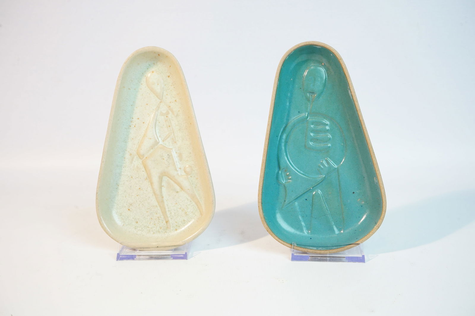 Pair of Vintage Bennington Pottery David Gil Pottery Dishes: Approximate size:7x4x0.75in Shipping: We offer in-house shipping services for most small items. This means that we will take care of packing and shipping the items directly to you. For larger or speci