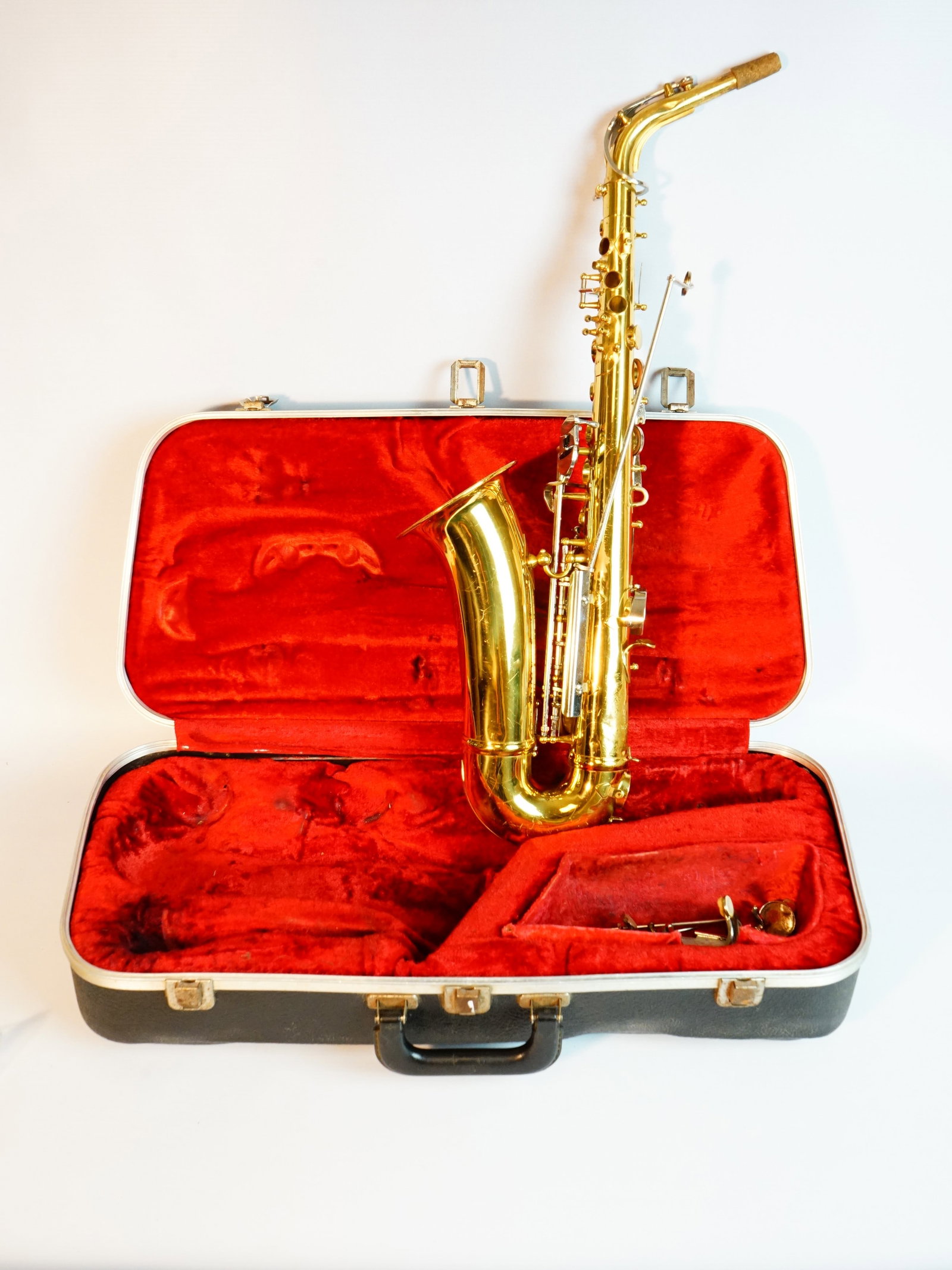 Armstrong 3006A Alto Saxophone,20th c: Approximate size:BOX SIZE 23x12x8in Shipping: We offer in-house shipping services for most small items. This means that we will take care of packing and shipping the items directly to you. For larger 