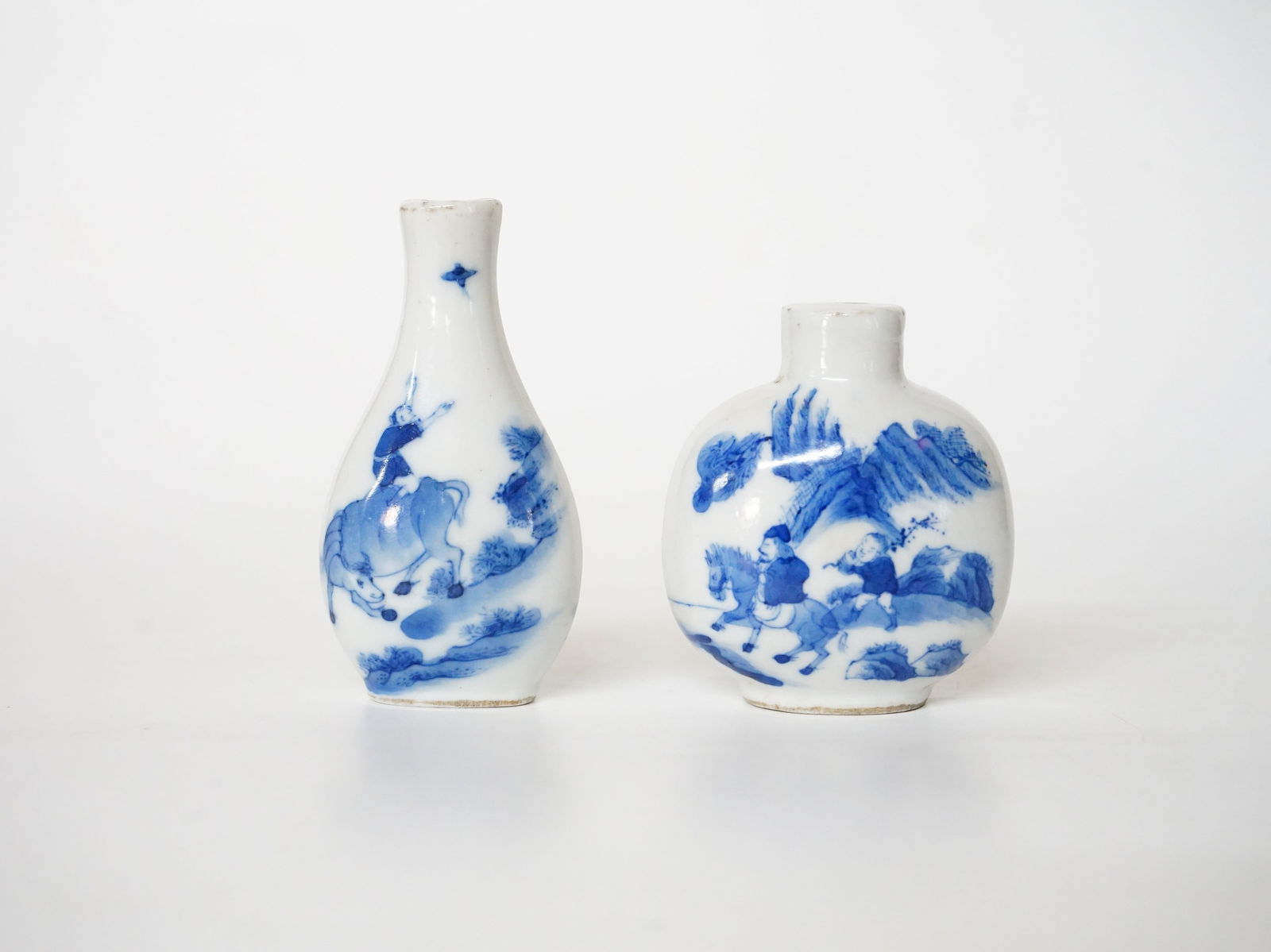 Lot of 2 Chinese Blue and White Snuff Bottles, 19th Century (1 of 13)
