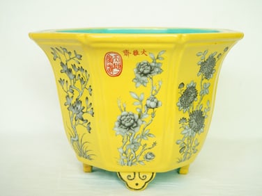 Chinese 'Dayazhai'-Style  Planter