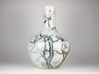 Chinese Famille-Rose Globular Vase,Qing Dynasty Qianlong Marks