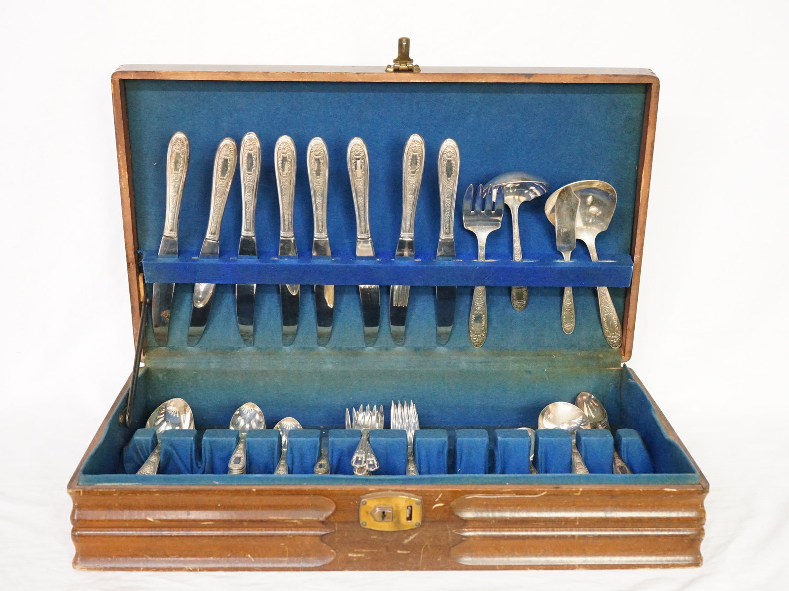 Over 70 Pieces Vintage Monarch Plate Silverplated  Flatware With Case (1 of 8)