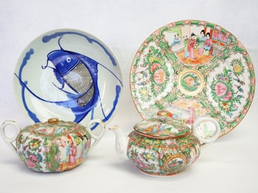 Group of Four Chinese Porcelain Ware, 19th Century