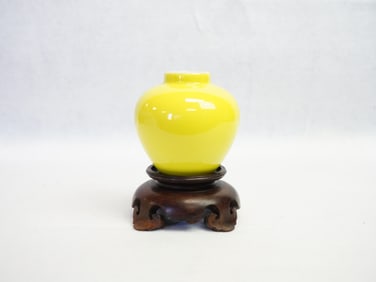 Chinese Lemon Yellow Monochrome Porcelain Vase, Yongzheng Marks