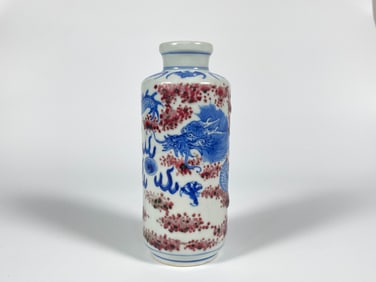 Laege Chinese Underglaze-Blue and Copper-Red 'Dragon' Snuff Bottle