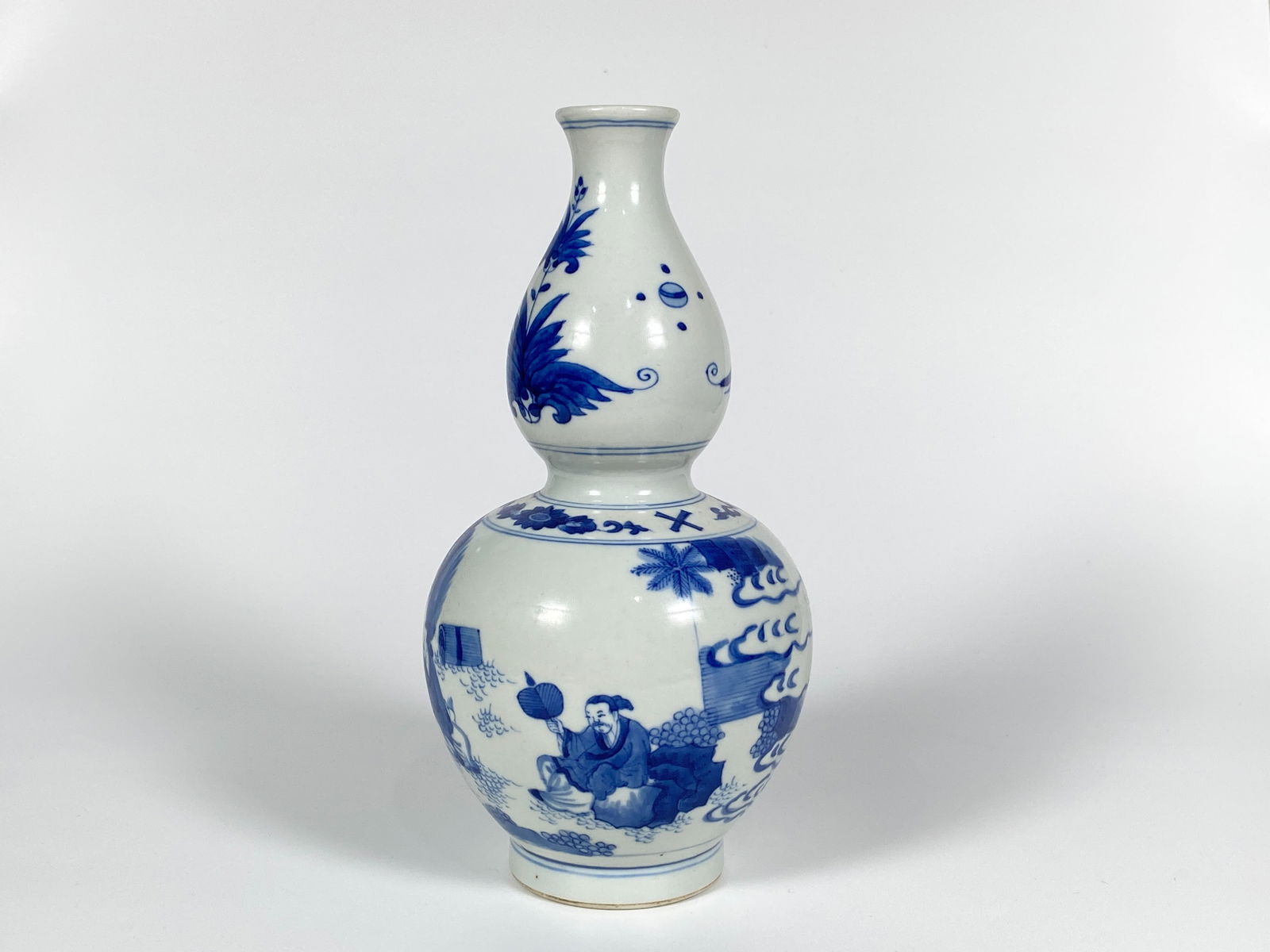 A Blue and White 'official' Double-Gourd Vase (1 of 8)