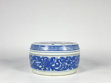 A Blue and White Porcelain 'Dargon' Paste Box