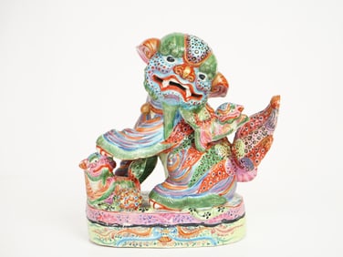 Chinese Export Porcelain Famille Rose Foo Dog