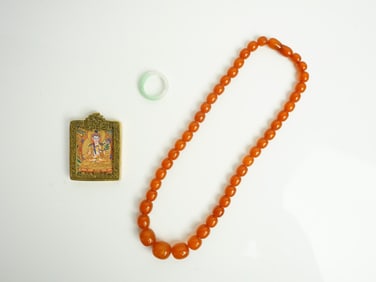 Chinese Amber Necklace, Jade Bracelet and Chenrezig Ghau Pandent,Qing Dynasty
