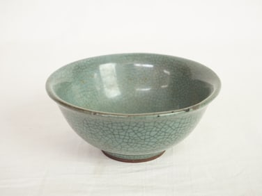Chinese Guan-Type Porcelain Bowl,Qing Dynasty