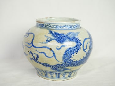 Chinese Blue and White 'Dragon' Jar,Ming Dyansty