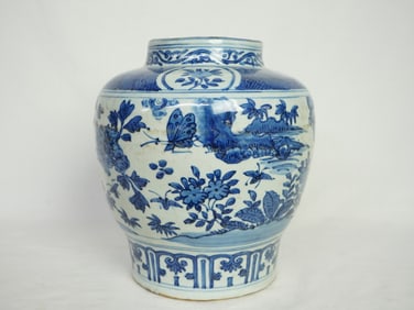 Chinese Blue and White 'Floral' Jar,Ming Dyansty