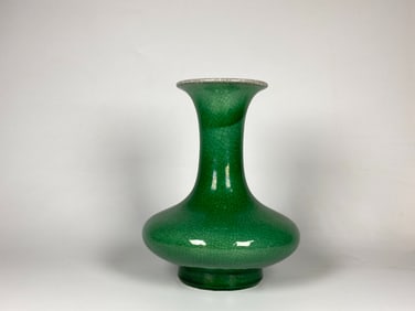 Chinese Apple-Green Glazed Vase,Qing Dynasty