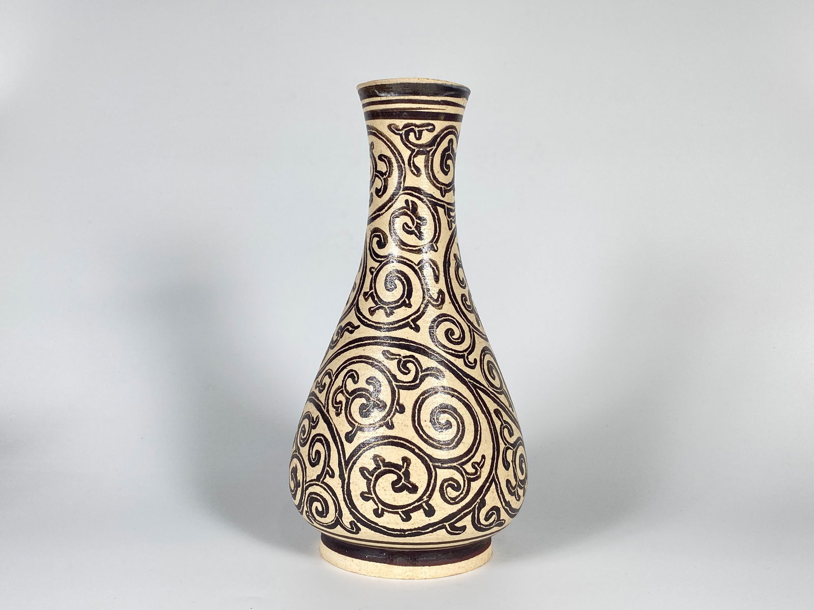Chinese 'Jizhou' Painted Pear-Shaped Vase (1 of 8)