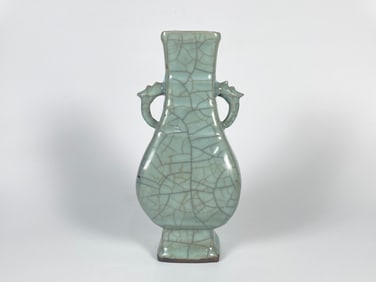 Chinese Ge-Type Porcelian Vase