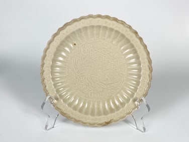 Chinese Ding Kiln 'Chrysanthemum-Head' Moulded Dish