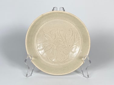 An Incised Ding Ware Floral Lobed Dish