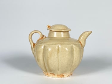 A Green Ash Glazed Melon-Shaped Ewer