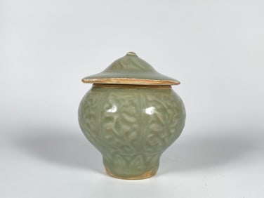 A Longquan Celadon Jarlet and Cover