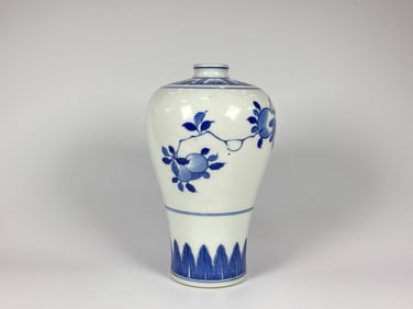 Chinese Blue and White 'Fruits'Porcelain Vase, Meiping 