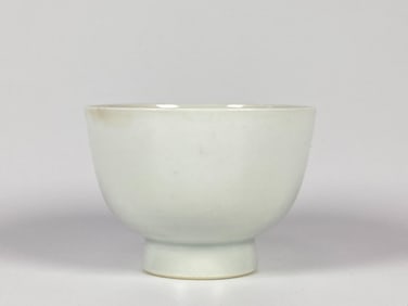 A Chinese White-Glazed Cup With Stuio Marks