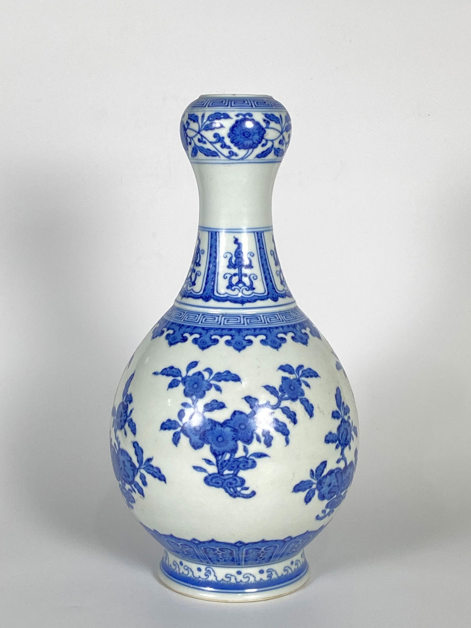 Chinese Blue and White Garlic-Mouth Vase (1 of 9)