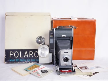 Vintage Polaroid Electric Eye Land Camera Model 900 with Originalcase