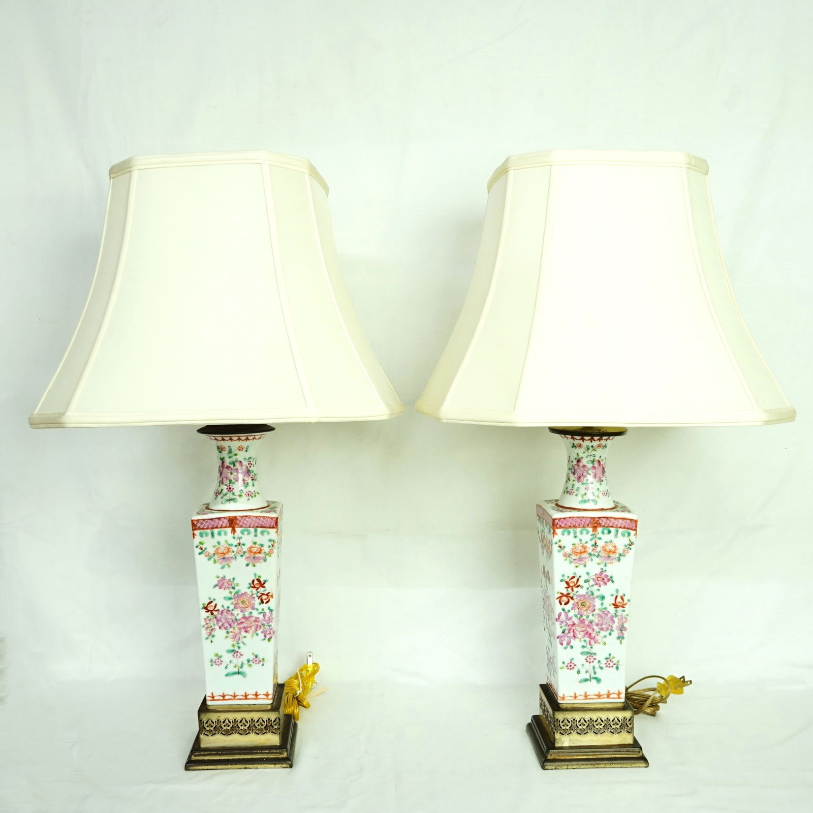 Pair of Chinese Export Famille Rose Vase Lamps with Shades,Qing Dynasty Qianlong Period (1 of 7)