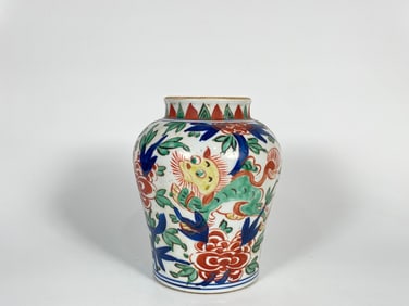 Chinese Wucai 'Foodog'Porcelain Vase, Qing Dynasty