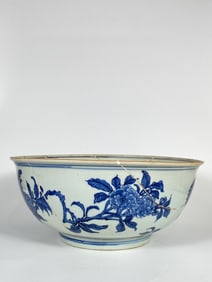Large Chinese Blue and White  'Floral' Porcelain Bowl, Kangxi Period