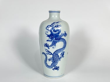 Fine Chinese Blue and White 'Dragon' Vase