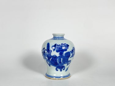 A Small Chinese Blue and White Porcelain Vase