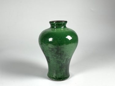 Chinese Green Glazed Porcelain Vase,Qing Dynasty