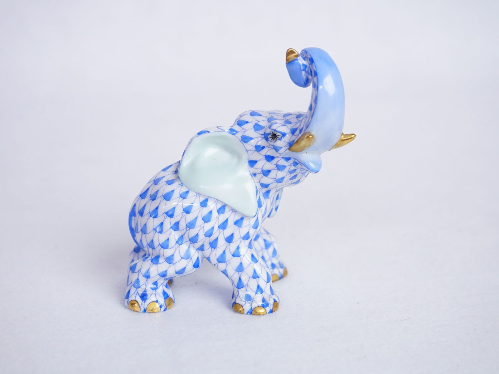 Herend Blue Fishnet Elephant (1 of 6)