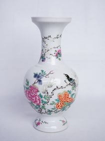 Chinese Export Famille Rose 'Flower and Bird ' Vase,Qing Dynasty