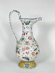 Chinese Export Famille Rose Butterfly and Floral Pattern Porcelain Ewer